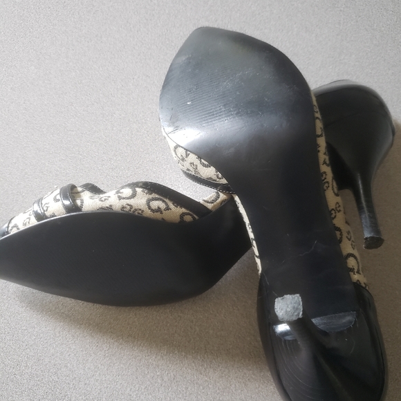 Guess Monogram Print Buckle Pump Size 8 - Picture 5 of 7